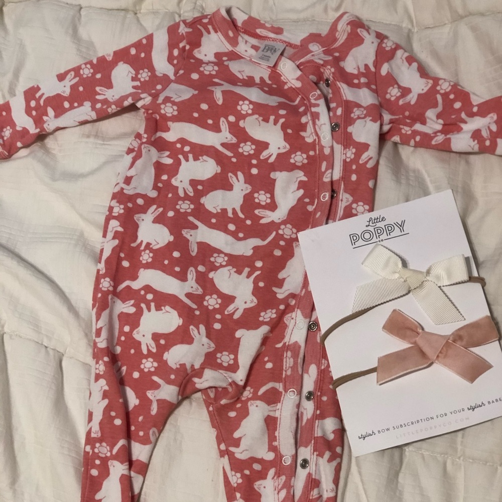 Nordstrom baby onesie & little poppy bows 🐰🎀